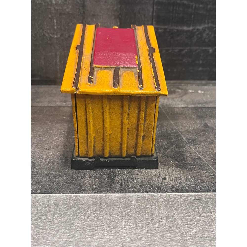 Book of Knowledge Cast Iron Mechanical Cabin Bank Cabin Figure Yellow Red - Picture 3 of 7